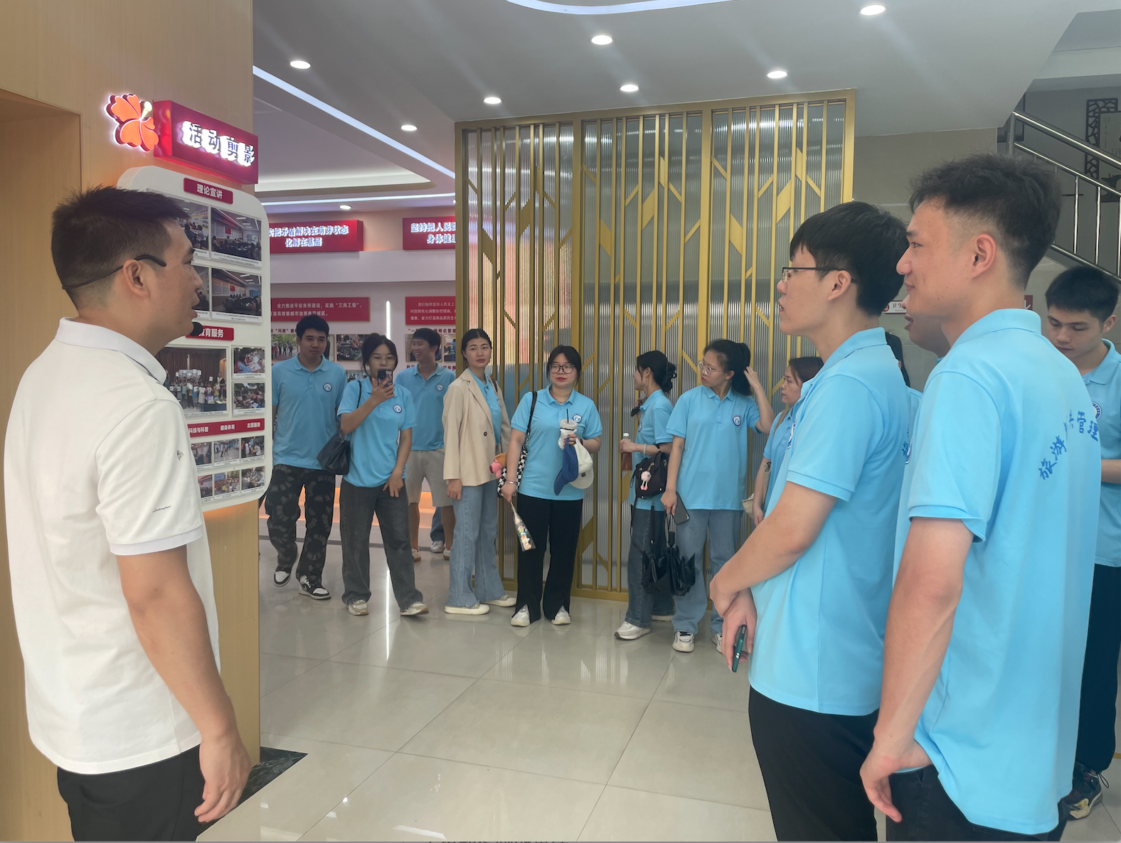 2023年6月师生前往南宁市青秀区新竹社区调研